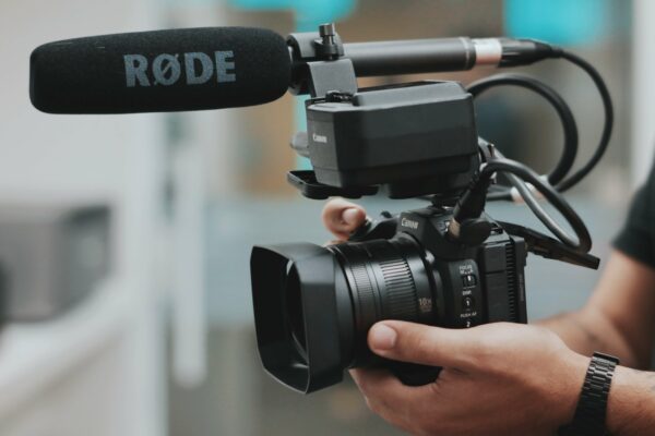 4font project news nagrywanie filmowanie kamera mikrofon